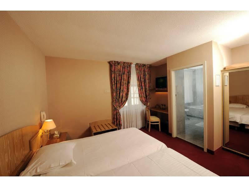 Aux Deux Clefs Hostellerie Groff Biesheim Exteriör bild